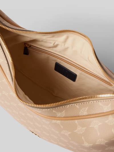 Produktfoto, Handtasche mit Label-Applikation Modell 'cortina 1.0 jennifer' von JOOP!, Hauptfach mit Reißverschluss, beige mit Logo-Muster, Innenfach, Schulterriemen, Maße 28x16x9 cm, Riemenlänge 90 cm
