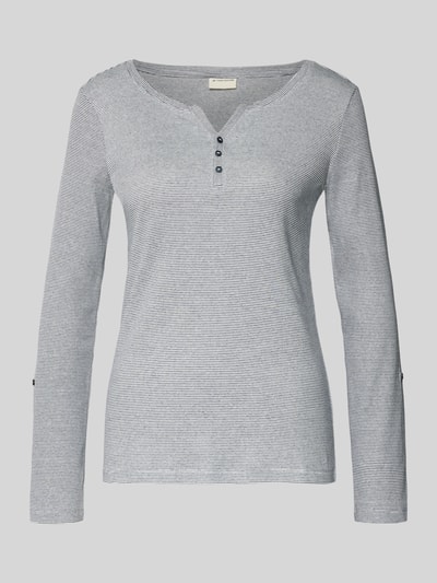 Produktfoto, Serafino-Langarmshirt mit Streifenmuster von TOM TAILOR, taillierter Schnitt, Baumwollmischung mit Bio-Anteil, grau-weiß gestreift