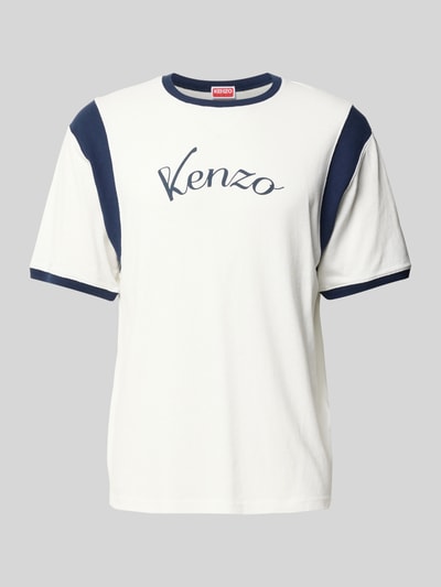 Produktfoto, Regular Fit T-Shirt aus Baumwolle von Kenzo, kolor ecru z granatowymi kontrastowymi partiami, nadruk z logo, okrągły dekolt, męski t-shirt, krój regular fit, czysta bawełna, długość tyłu w rozmiarze M: 65 cm