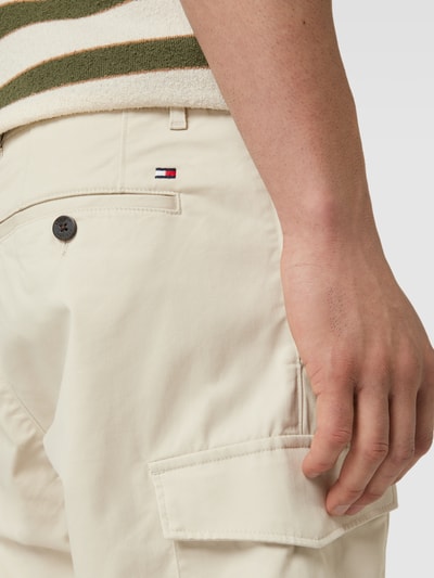 Tommy Hilfiger Korte cargobroek met cargozakken, model 'JOHN' Lichtgrijs - 3