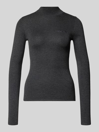 Produktfoto, dunkelgrauer Slim Fit Strickpullover aus Viskose-Mix mit Kaschmir-Anteil von Karo Kauer, feine Struktur, Stehkragen, Label-Detail.