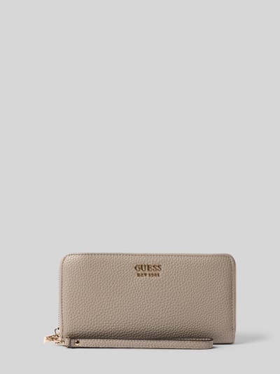 Produktfoto, Portemonnaie mit Label-Detail Modell 'BRENTON' von Guess in taupe mit Struktur, Hauptfach mit Reißverschluss, Damen Accessoire.