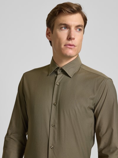 BOSS Slim Fit Businesshemd mit Kentkragen Modell 'HANK' Oliv 3