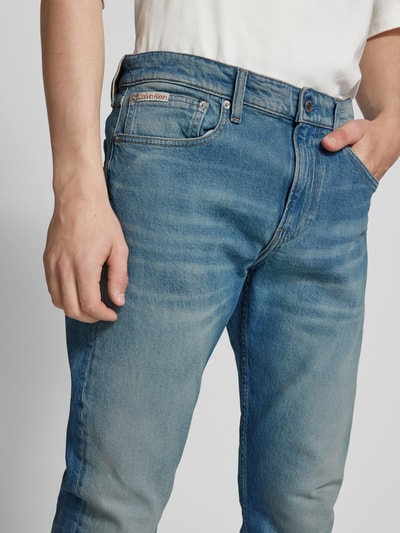 Calvin Klein Jeans Jeansy o kroju slim tapered fit z 5 kieszeniami Jeansowy niebieski 3