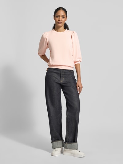 Vrouwenmodel draagt Regular Fit Sweatshirt uit Modalmix Model 'TENNY' van Selected Femme, look: effen, 3/4-ballonmouwen, scuba, Ganzkörperansicht von vorne