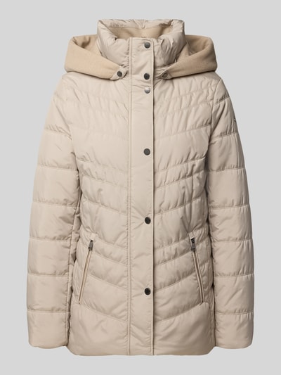Produktfoto, Jacke in Stepp-Optik mit Kapuze von FUCHS SCHMITT, beżowy kolor, z efektem pikowania, krój taliowany, kaptur, z ociepleniem, stójka z podszewką, wpuszczane kieszenie z zamkiem błyskawicznym, długość tyłu w rozmiarze 36: 74 cm, szerokość ramion w rozmiarze 36: 40 cm, szerokość klatki piersiowej w rozmiarze 36: 48 cm, długość rękawów w rozmiarze 36: 64 cm