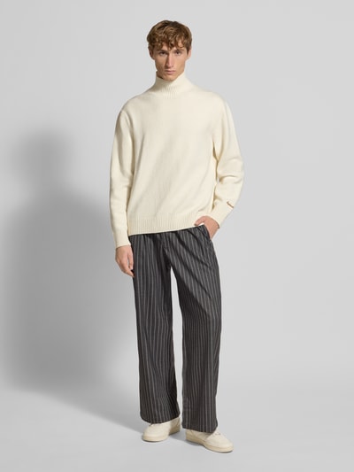 PROHIBITED Hose mit weitem Bein und Gesäßtaschen Modell 'Pinstripe' Anthrazit Melange 1