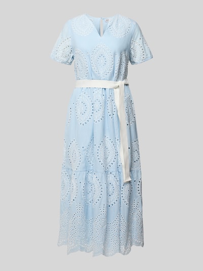 Produktfoto, Midikleid mit Lochspitze und Bindegürtel von More & More, hellblauer Baumwoll-Mix, Taillierter Schnitt, Tunikakragen, strukturierte Spitze