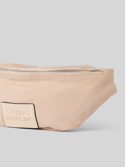 STUDIO BERLIN Bauchtasche mit Logo-Patch Modell 'Spandau' Sand 3