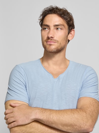 MCNEAL T-Shirt mit V-Ausschnitt Hellblau 3