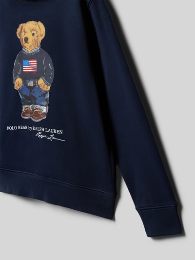 Produktfoto, Regular Fit Hoodie mit Polo-Bear-Print von Polo Ralph Lauren Teens in dunkelblau, Optik: Unifarben, Materialverarbeitung: Sweat, Baumwoll-Mix, Label-Schriftzug, Applikation.