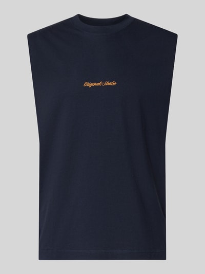 Produktfoto, dunkelblaues T-Shirt mit Stitching von Jack & Jones aus Reine Baumwolle, Relaxed-Fit, Rundhalsausschnitt, Rückenlänge 69 cm bei Größe M.