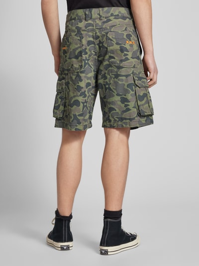 REVIEW Regular Fit Cargoshorts mit Camouflage-Muster Oliv 5