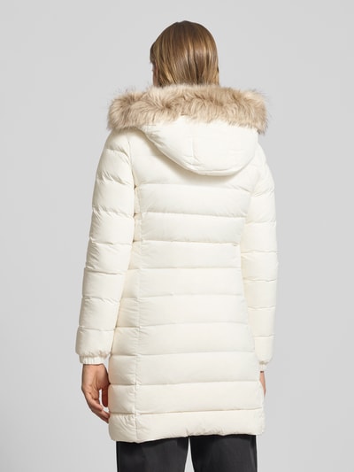 Tommy Jeans Płaszcz pikowany o kroju slim fit z wypełnieniem puchem i pierzem Złamany biały 5