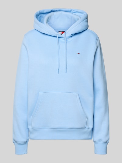 Produktfoto, Regular Fit Hoodie aus Baumwoll-Mix von Tommy Jeans in Optik: Unifarben mit Logo-Stitching, Sweat-Oberfläche, hellblau.