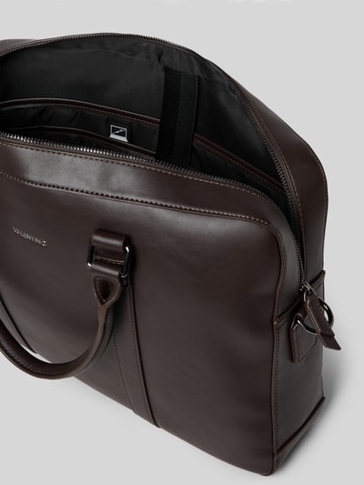 Produktfoto, Laptoptasche in Leder-Optik Modell 'Horizon' von VALENTINO BAGS, dunkelbraun, Hauptfach mit Reißverschluss, abnehmbarer Schulterriemen, Logo-Detail, 41x30x12 cm, 100 cm Riemen, gładka tekstura
