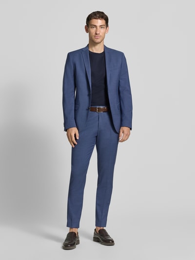 Mannenmodel draagt shirt met lange mouwen van puur katoen, regular fit, Model 'Baldi' van CINQUE, ronde hals, ruglengte 70 cm, volledige vooraanzicht