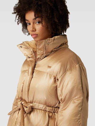 Levi's® Kurtka pikowana z wiązanym paskiem model ‘PILLOW BUBBLE’ Camel 3