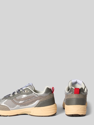 Produktfoto, Sneaker mit Label-Detail Modell 'Eco`99 Mono Mix' von Genesis, graue und beigefarbene Töne, Mesh-Textur, Abgerundete-Spitze, Schnürung, Label-Detail, Absatzhöhe 6 cm, Schafthöhe 7 cm, Schaftweite 7 cm bei Größe 44.
