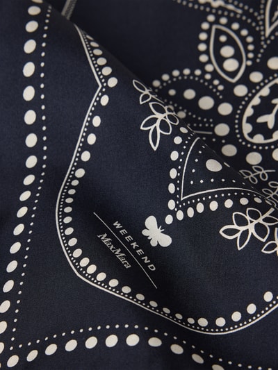 Produktfoto, Schal aus reiner Seide Modell 'ONESTO' von Weekend Max Mara, Optik:Unifarben, Allover-Muster floral, Label-Stitching-Applikation.