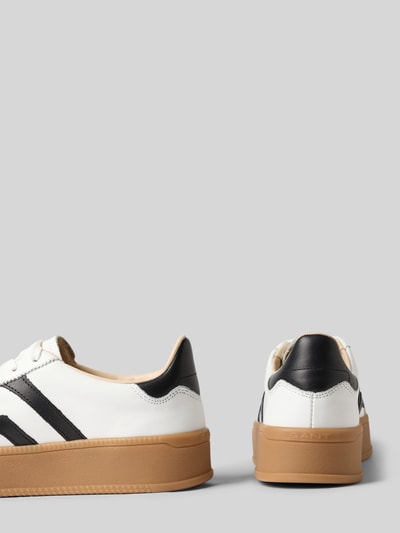 Produktfoto, Sneaker aus Leder mit Plateausohle Modell 'Cuzmani' von Gant in Weiß mit schwarzen Details, abgerundete Form, Label-Detail, profilierte Plateausohle, Absatzhöhe 4 cm, Schafthöhe 7 cm, Schaftweite 6 cm, Damen Sneaker.