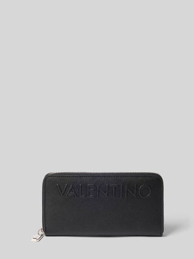 Produktfoto, Portemonnaie mit Label-Prägung Modell 'PANDIA' von VALENTINO BAGS in Schwarz mit feiner Struktur, silbernem Reißverschluss, Hauptfach, Münzfach, Einsteckfächern.