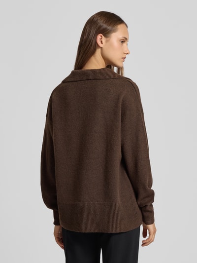 PIECES Sweter z dzianiny o kroju regular fit z dodatkiem wełny, model „MALOU” Ciemnobrązowy 5