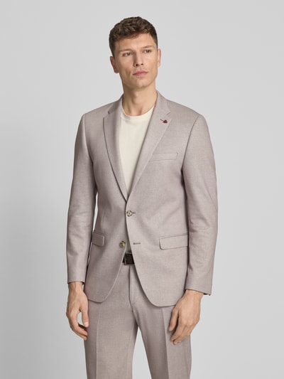 Männermodel trägt Regular Fit Anzug mit Reverskragen und Bügelfalte von Roy Robson, Material-Mix, Sakko in Beige, Ganzkörperansicht von vorne.
