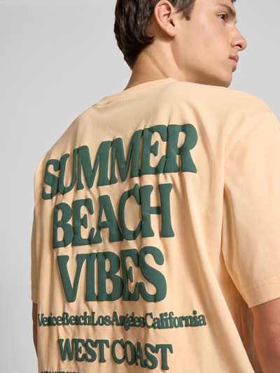 ONLY & SONS T-shirt o kroju relaxed fit z czystej bawełny model ‘KENNY’ Morelowy 3