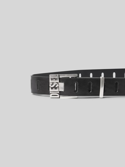 Produktfoto, Gürtel aus echtem Rindsleder von Diesel in Schwarz mit Logo-Detail, Dornschließe, Lochmuster, glattes Design, 3 cm Breite