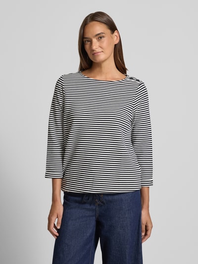 Vrouwenmodel draagt Relaxed Fit 3/4-Shirt aus Baumwoll-Mix van Tom Tailor, zwart-wit gestreept, Zierknöpfe, U-boothals, tunnelzoom, katoenmix, vooraanzicht bovenlichaam.