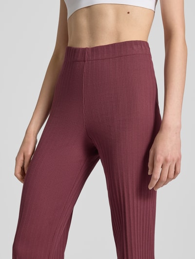 OH APRIL Flared Stoffhose mit Strukturmuster Modell 'Lyle' Dunkelrot 3