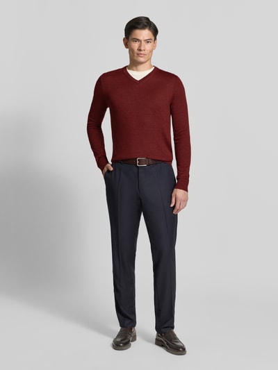Christian Berg Men Strickpullover aus Woll-Mix mit V-Ausschnitt Bordeaux Melange 1