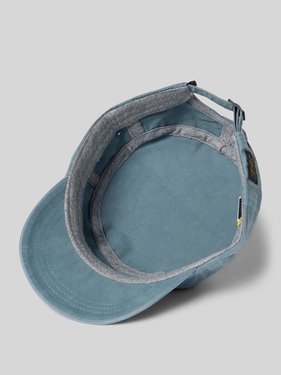 Produktfoto, Military Cap mit Logo-Stitching von camel active in Blau aus Reine Baumwolle, verstärkter Schirm, eingestickte Luftlöcher, verstellbarer Riegel an der Rückseite, Detailaufnahme der Innenseite