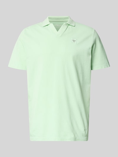 Produktfoto, Regular Fit Poloshirt aus reiner Baumwolle von s.Oliver RED LABEL, Optik: Unifarben in Hellgrün, Piqué-Struktur, mit Label-Patch auf der Brust, Polokragen, V-Ausschnitt, Ärmelform: Kurzarm, Ärmelabschluss: Gerippt, Rumpfabschluss: mit Seitenschlitzen, Materialverarbeitung: Piqué, Material: Reine Baumwolle.