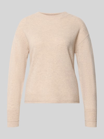 Produktfoto, Strickpullover mit überschnittenen Schultern von Christian Berg Woman in Beige, lockere Passform, gerippte Abschlüsse, Rundhalsausschnitt, langärmeliges Design, Rückenlänge 60 cm, Ärmellänge 58 cm, feine Textur