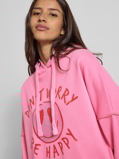 miss goodlife Oversized Hoodie mit Strasssteinbesatz und Motiv-Print Rosa 3