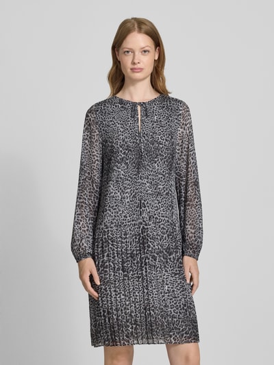 comma Knielanges Kleid mit Plisseefalten Black 4