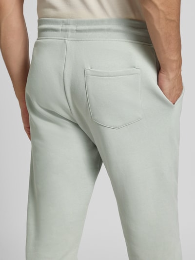 MCNEAL Regular Fit Sweatpants mit elastischen Beinabschlüssen Hellgruen 3