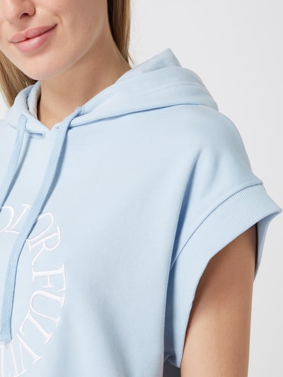 TheJoggConcept Hoodie mit angeschnittenen Ärmeln Modell 'Safine' Hellblau 3