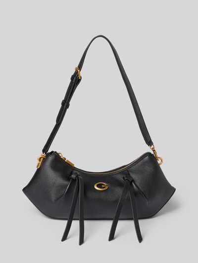 Produktfoto, schwarze Handtasche mit Schulterriemen Modell 'ALLEGRA' von GUESS, goldfarbenes Label-Detail, strukturierte Oberfläche