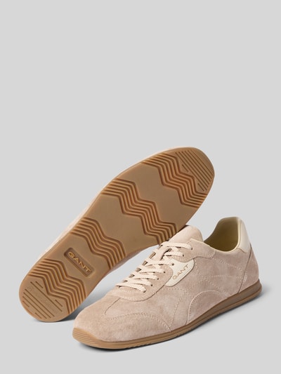 Productfoto, Sneaker uit leder met label-detail model 'Spearclub' van Gant, afgeronde neus, vetersluiting, rubberen zool, beige kleur, 1 cm hakhoogte, 8 cm schachthoogte, 10 cm schachtwijdte, structuurleer, effen.