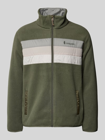 Produktfoto, Jacke mit Stehkragen Modell 'Teca' von Cotopaxi in Olivgrün mit weißen und grauen Details, Regular-Fit, Reißverschluss, Label-Print, Eingrifftaschen, Rückenlänge 68 cm, Schulterbreite 43 cm, Brustweite 42 cm, Ärmellänge 63 cm
