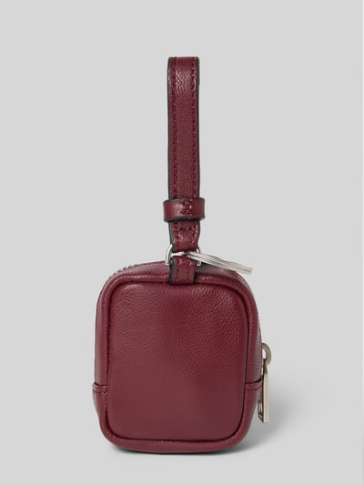 Produktfoto, Keyring Pouch mit Rundum-Reißverschluss von LIEBESKIND BERLIN w kolorze bordowym, skórzana faktura, logo, regulowany uchwyt
