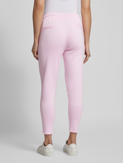 ICHI Spodnie materiałowe o skróconym kroju tapered fit model ‘KATE’ Różowy 5