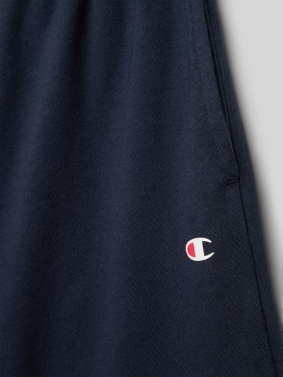CHAMPION Szorty z dzianiny dresowej o kroju regular fit z nadrukiem z logo Granatowy 2
