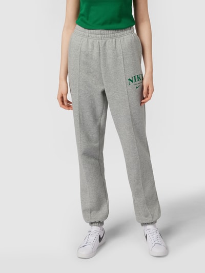 Nike Sweatpants mit Label-Print Dunkelgrau Melange 4