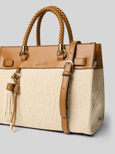 Produktfoto, Tote Bag mit Logo-Detail Modell 'Manhattan' von Liu Jo White aus beigefarbenem Baumwoll-Mix mit Leinen-Anteil, braune Henkel in Flecht-Optik, goldene Details, geteiltes Hauptfach, neutrale Farbgebung, strukturierte Oberfläche