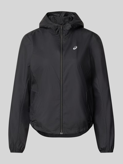 Produktfoto, schwarze Jacke mit Logo-Print und Kapuze von ASICS, gerader Schnitt, Reißverschluss, elastische Abschlüsse, verlängertes Rückenteil, glatte Struktur, sportlicher Look