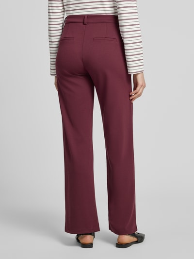 Vrouwenmodel draagt Straight Fit stoffen broek met viscose, Model 'Nanni' van FREE/QUENT, elastische materiaalmix, bandplooien, haakjes- en ritssluiting, bandwijdte maat S 37 cm, binnenbeenlengte maat S 77 cm, geheelbeeld achteraan.